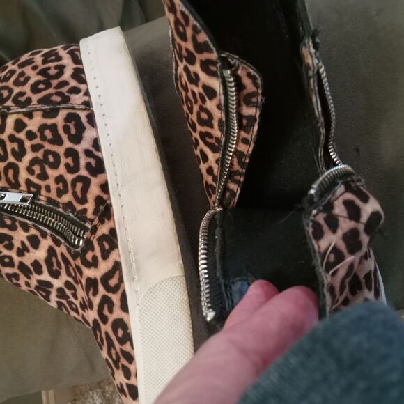 Leopard Print High-Top Fashion Sneakers with double Zipper. - Picture 4 of 5